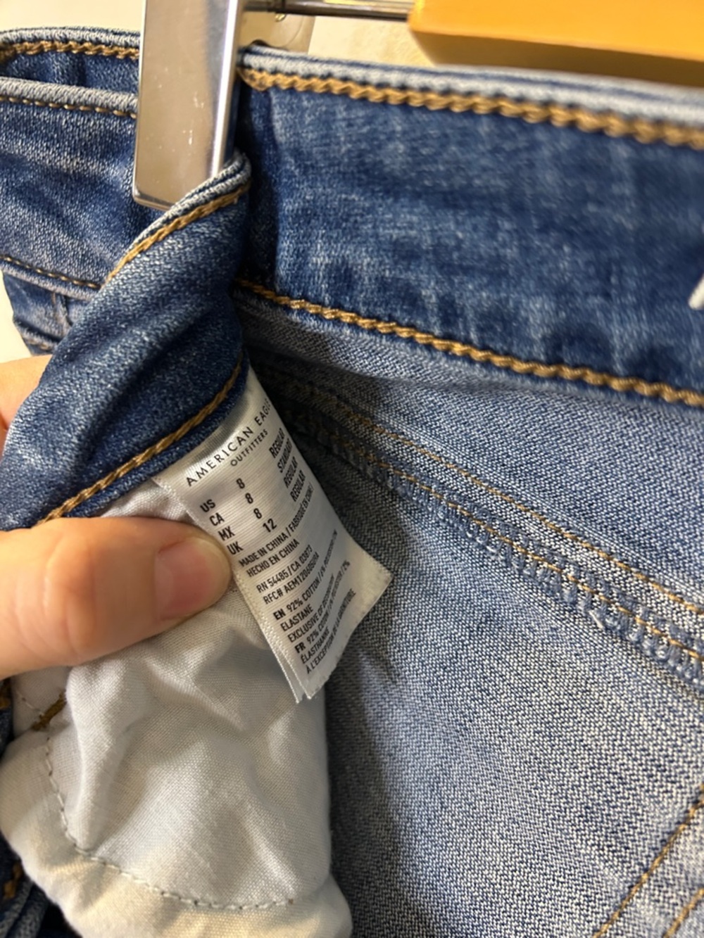 32. Women’s Blue Denim Jeans -American Eagle - Picture 6 of 8